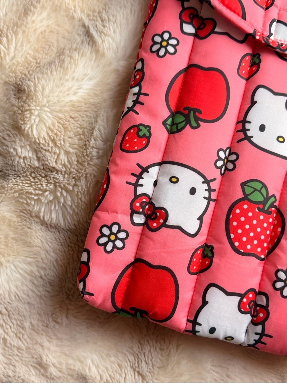BAGGU x Sanrio Hello Kitty Puffy Laptop Sleeve 13”/14” - Picture 2 of 6